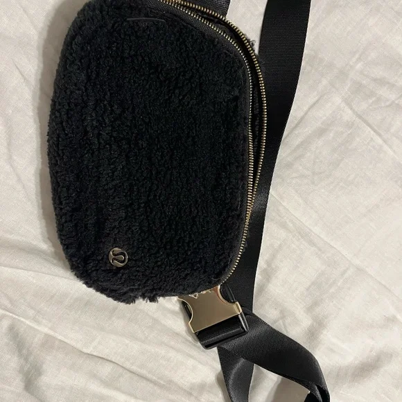 Lululemon Black Sherpa Belt Bag